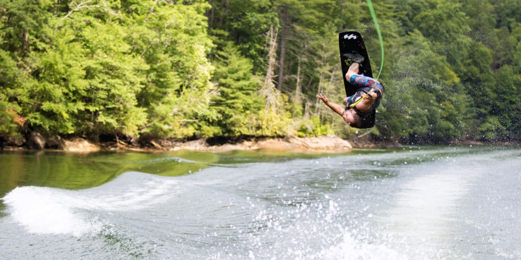 wakeboard_boat